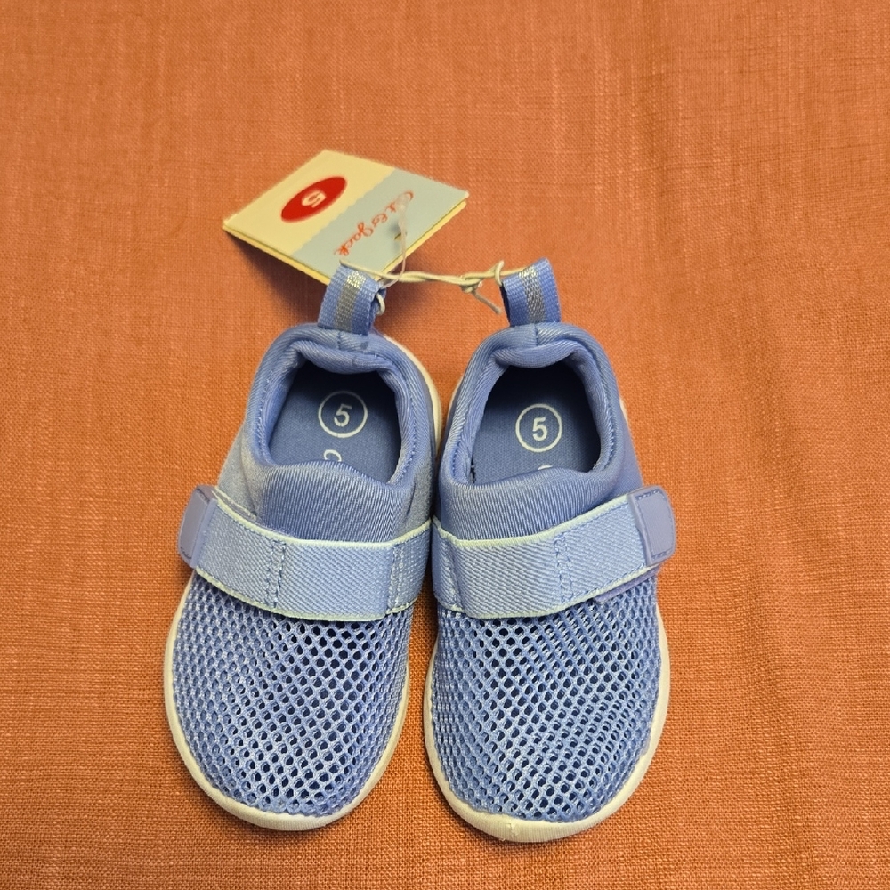Cat & Jack  water shoes size 5